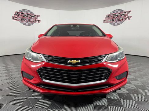 Used 2018 Chevrolet Cruze LS image 2