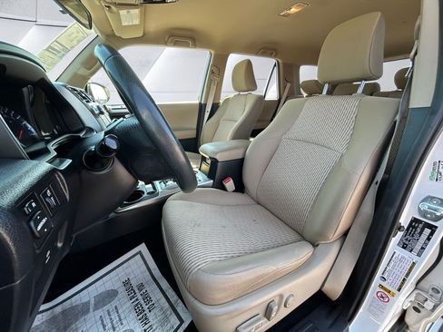 Used 2018 Toyota 4Runner SR5 AWD/4WD image 8
