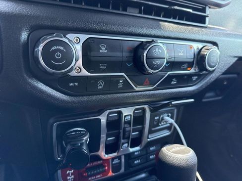 Used 2024 Jeep Gladiator Sport AWD/4WD image 21