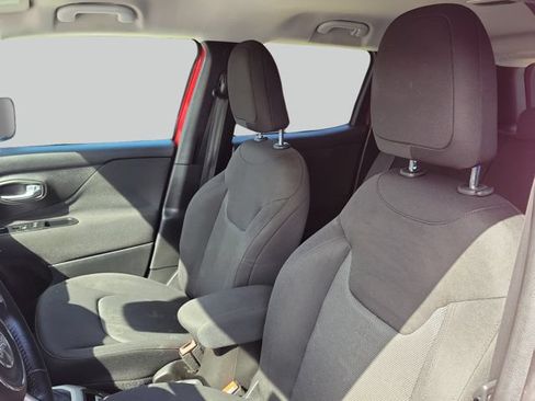 Used 2017 Jeep Renegade Latitude FWD image 22