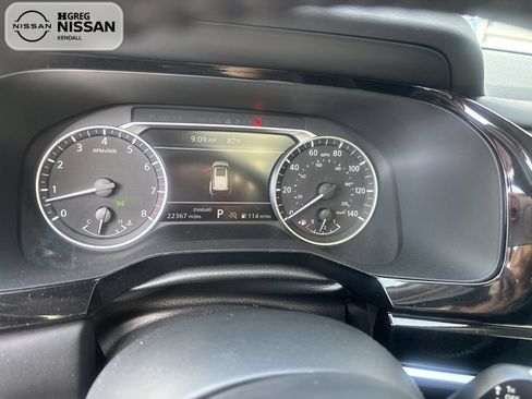 Used 2024 Nissan Pathfinder SV w/ SV Premium Package FWD image 5