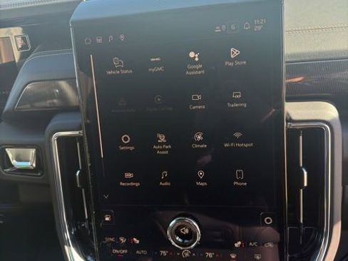 New 2026 GMC Yukon XL Elevation image 24