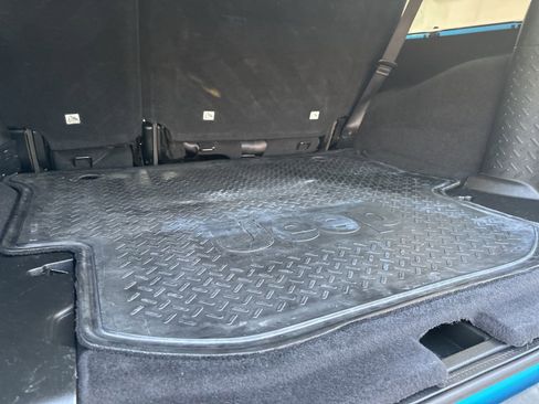 Used 2018 Jeep Wrangler Unlimited Rubicon w/ Cold Weather Group image 39