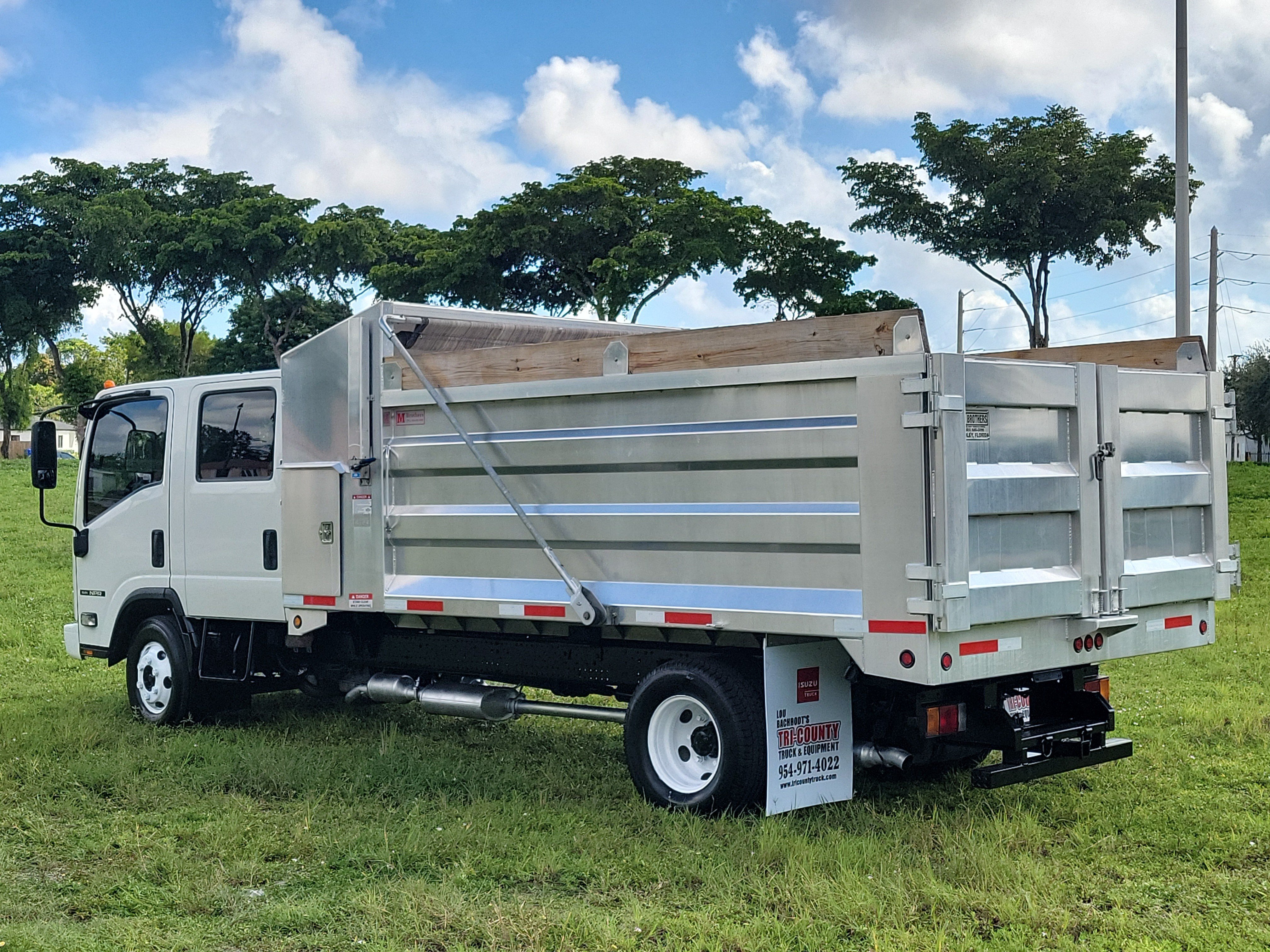 Used 2024 Isuzu NPR RWD image 5