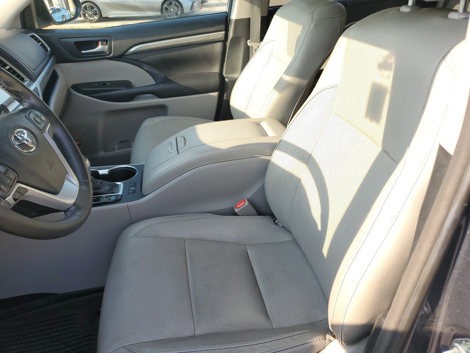 Used 2018 Toyota Highlander Limited AWD/4WD image 17