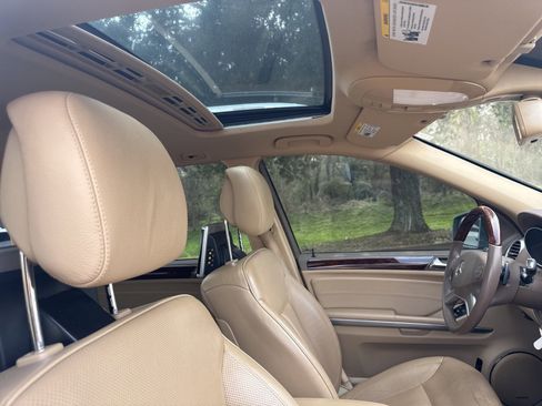 Used 2012 Mercedes-Benz GL 550 4MATIC image 25