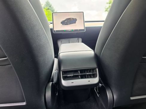 Used 2025 Tesla Model Y Long Range AWD/4WD image 33