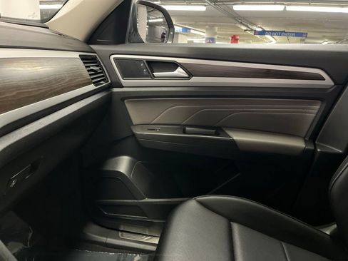 Used 2023 Volkswagen Atlas SE image 32