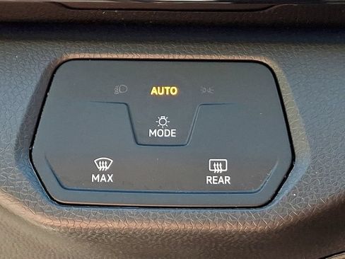 Certified 2024 Volkswagen ID.4 2WD image 23