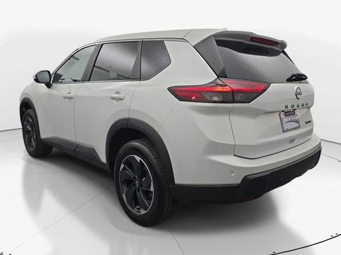 Used 2024 Nissan Rogue SV image 7