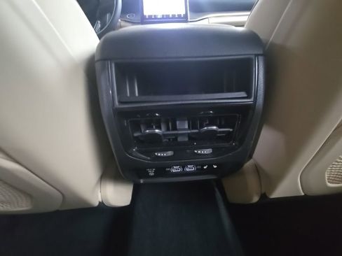 Used 2023 Jeep Grand Cherokee Limited w/ Black Appearance Package RWD image 31