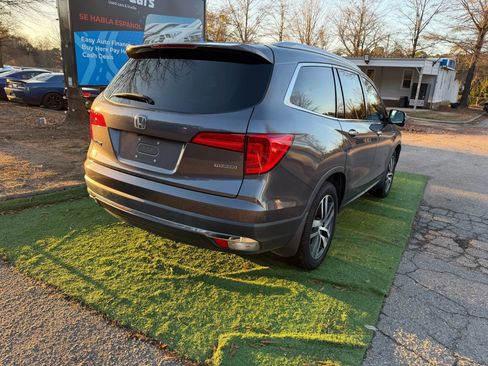 Used 2018 Honda Pilot Touring image 6