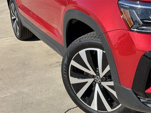 New 2024 Volkswagen Taos SE image 2