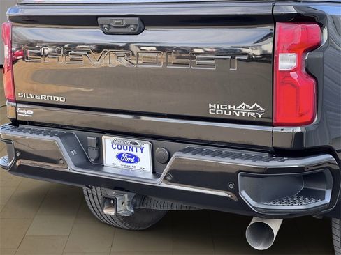 Used 2020 Chevrolet Silverado 2500 High Country image 48