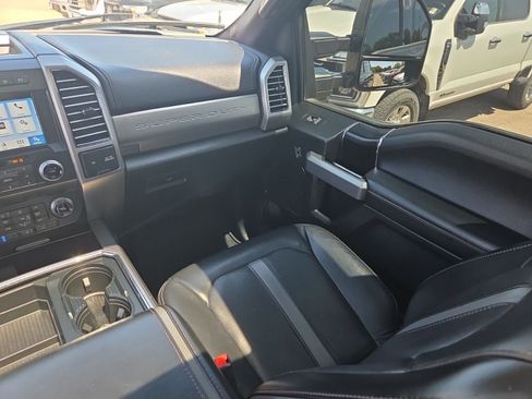 Used 2019 Ford F250 Platinum w/ Platinum Ultimate Package AWD/4WD image 19