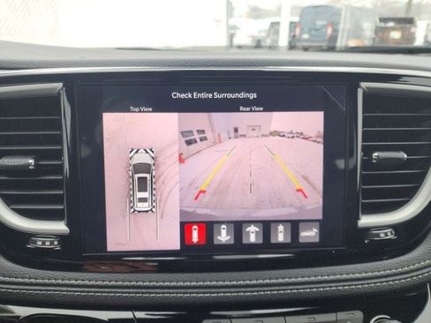 New 2026 Chrysler Pacifica Select w/ S Appearance Package image 4