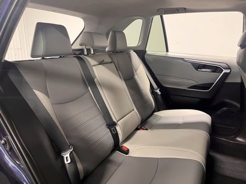 Used 2021 Toyota RAV4 XLE Premium image 13