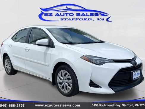 Used 2018 Toyota Corolla LE FWD image 3