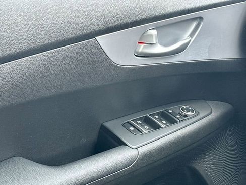 Used 2023 Kia Forte LXS image 17