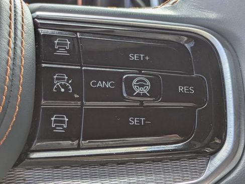 Used 2023 Jeep Grand Wagoneer Series III AWD/4WD image 25