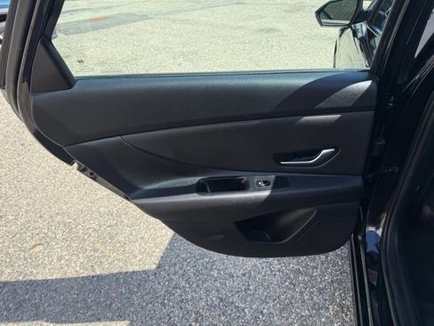 Used 2023 Hyundai Elantra Limited image 15