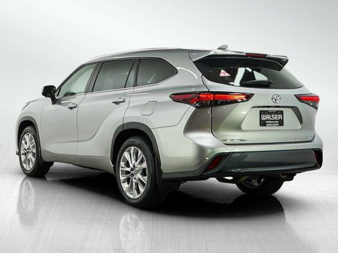 Used 2024 Toyota Highlander Limited AWD/4WD image 3