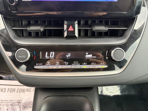 Certified 2025 Toyota Corolla LE FWD image 22