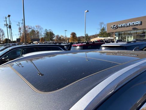 Used 2023 Nissan Rogue SV w/ SV Premium B Package image 4