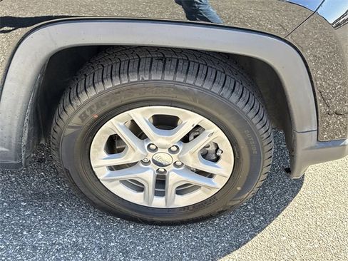 Used 2019 Jeep Compass Sport image 12