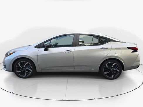 Used 2024 Nissan Versa SR FWD image 9