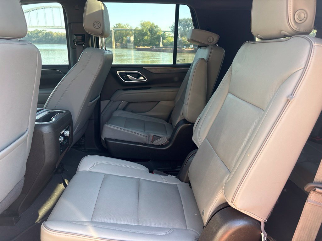Used 2023 GMC Yukon SLT w/ SLT Premium Package RWD image 24