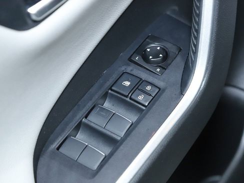 Used 2021 Toyota RAV4 Limited image 17