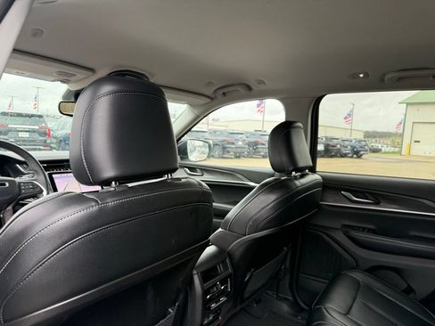 Used 2023 Jeep Grand Cherokee Limited AWD/4WD image 41