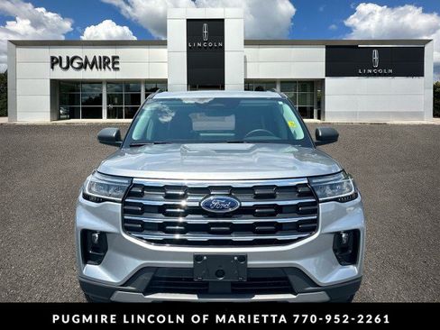 Used 2025 Ford Explorer Active w/ Active Comfort Package AWD/4WD image 2