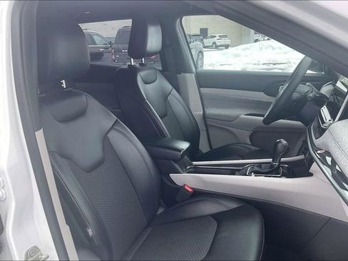 Used 2024 Jeep Compass Latitude image 7