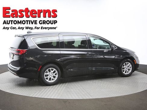 Used 2023 Chrysler Pacifica Touring-L FWD image 42