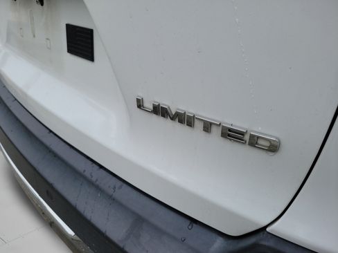 Used 2019 Jeep Cherokee Limited FWD image 31