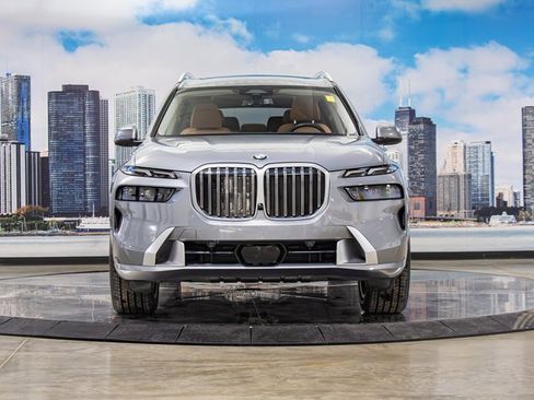 Certified 2025 BMW X7 xDrive40i image 3