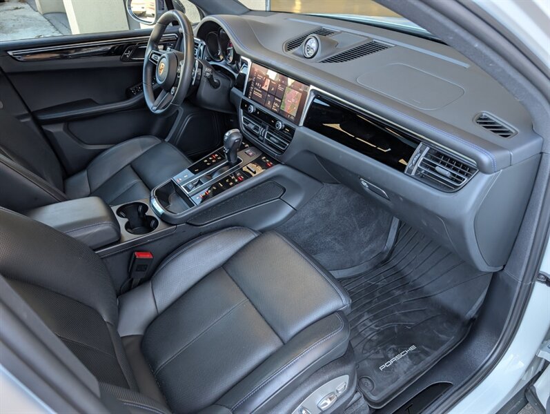 Used 2023 Porsche Macan Turbo AWD/4WD image 4