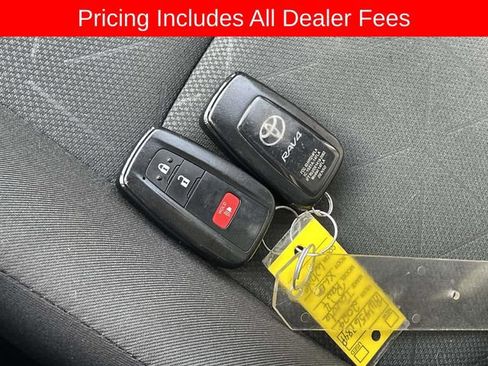 Used 2024 Toyota RAV4 XLE AWD/4WD image 34