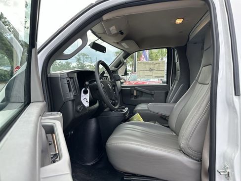 New 2025 Chevrolet Express 3500 Work Van w/ Power Convenience Package image 18