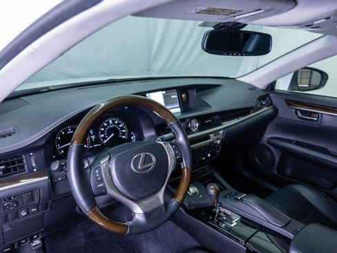 Used 2014 Lexus ES 350 w/ Luxury Package image 20