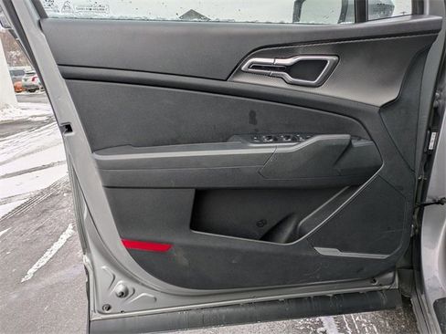 Used 2024 Kia Sportage LX image 6