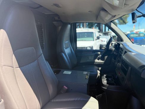 Used 2014 Chevrolet Express 2500 RWD image 20