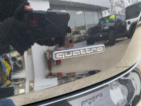 Used 2023 Audi Q5 2.0T Premium w/ Convenience Package image 5