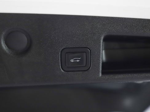 Used 2019 Chevrolet Equinox LT image 17