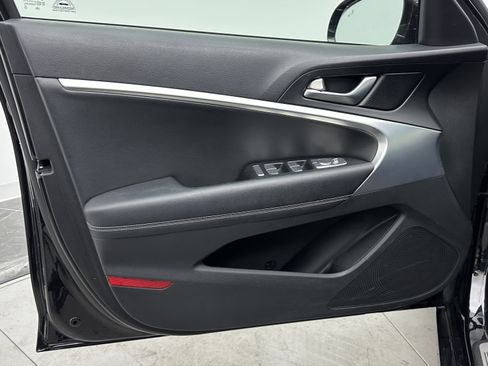 Used 2022 Genesis G70 2.0T image 11