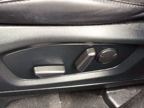 Used 2022 Ford Explorer XLT w/ Equipment Group 202A image 22