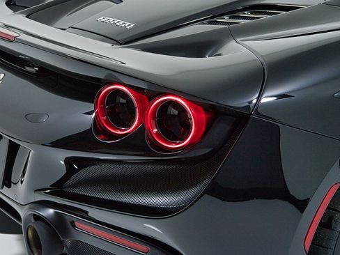 Certified 2021 Ferrari F8 Tributo RWD image 32