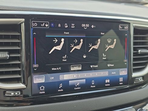 Used 2024 Chrysler Pacifica Touring-L FWD image 27